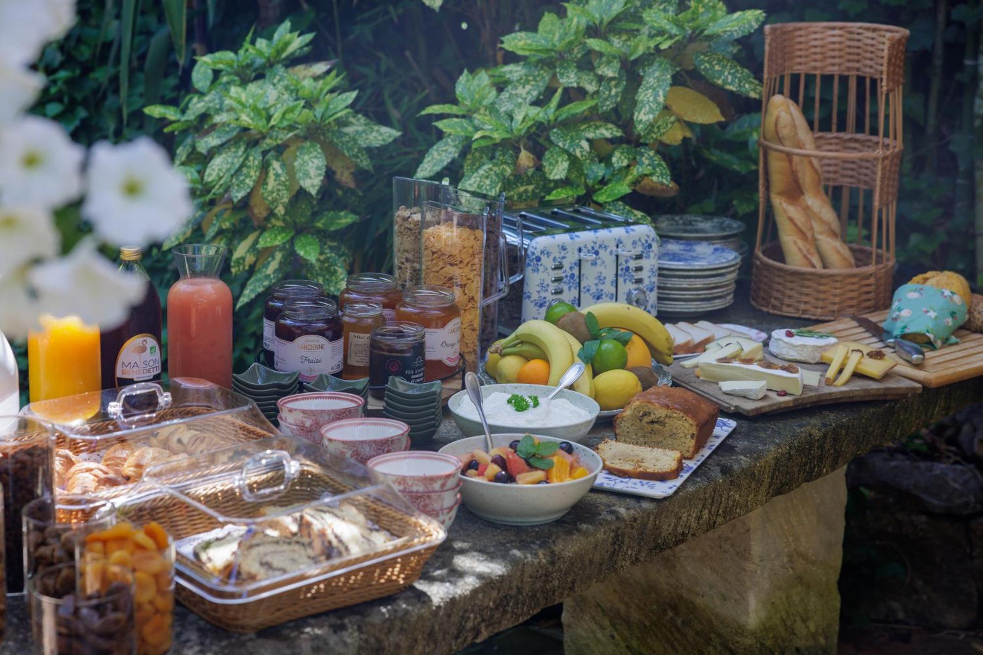 Hotel La Villa Sainte Valerie Adults Only Juan-les-Pins Ngoại thất bức ảnh